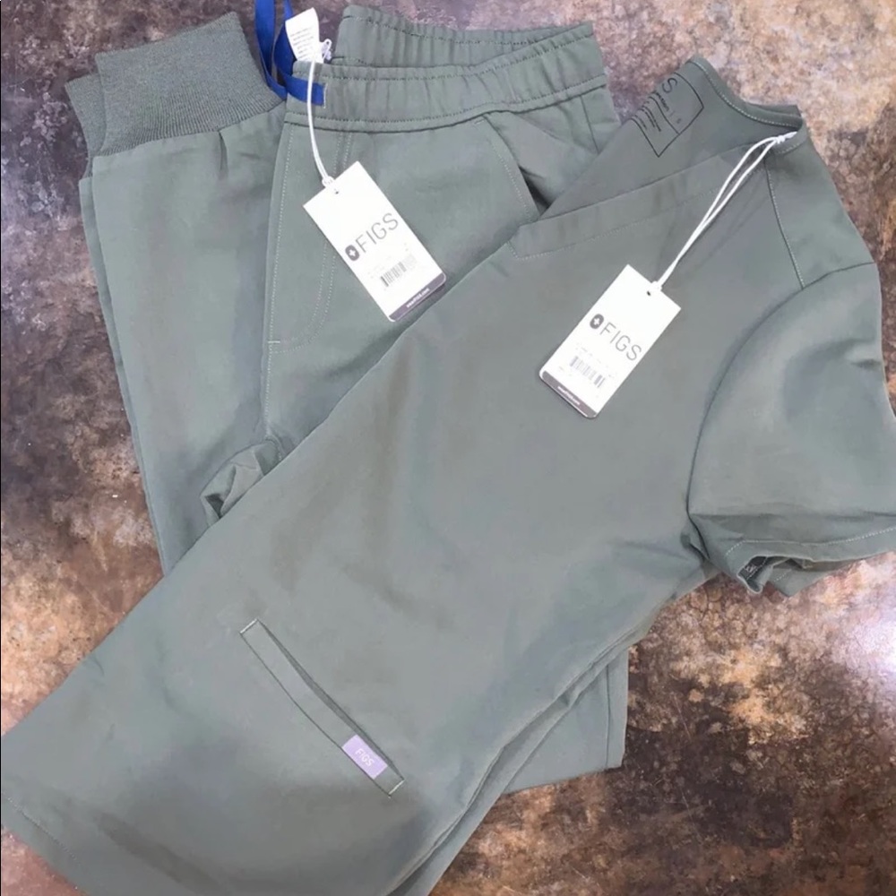 NWT Moss FIGS Scrubs